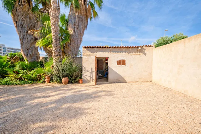 Chalet en primera línea de playa en torrenostra: una oportunidad para crear tu hogar junto al mar — 45