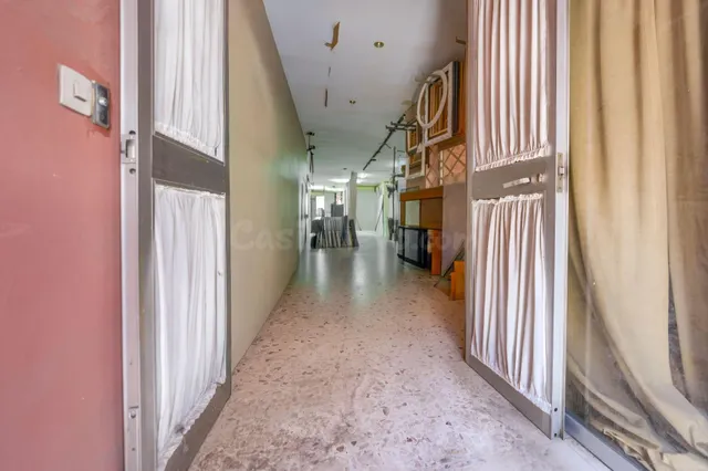Local de 204 m2 en la principal calle comercial de Sanlúcar  - foto 5