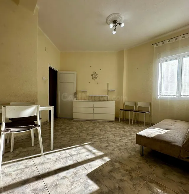 Oportunidad Única en València: Acogedor Piso de 3 habitaciones — 2