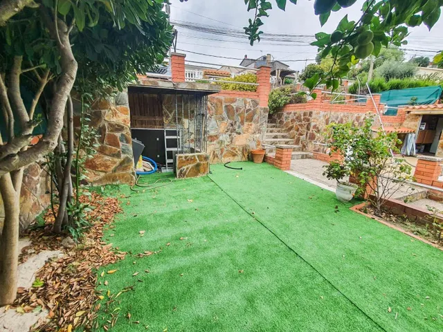 Casa independiente en venta con piscina y pozo propio en Mas d´En Gall, Esparreguera — 28