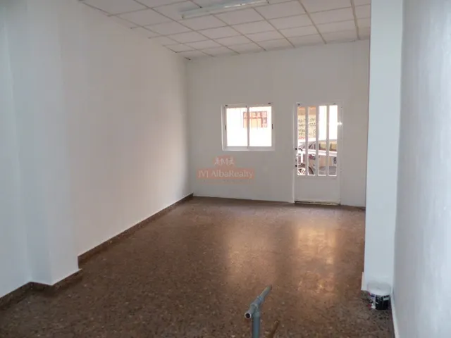 SE ALQUILA LOCAL COMERCIAL EN ZONA CENTRO- CARRETAS- EROSKI — 3