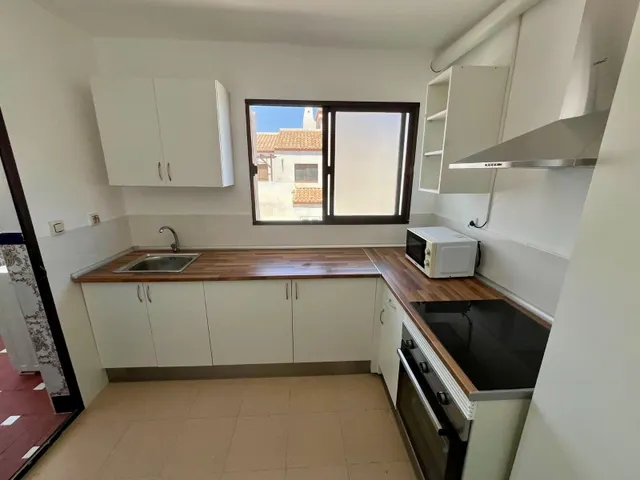 Ático en primera línea de playa con terraza y vistas frontales al mar – Roquetas de Mar — 16