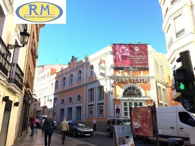 LOCAL COMERCIAL entre la zona de PINTORES y el Gran Teatro