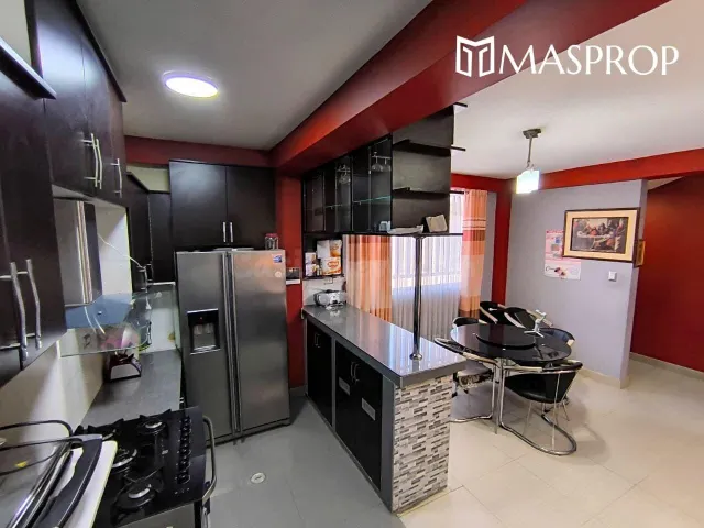 CASA AMPLIA EN ESQUINA CERCA A AV. HUMBOLDT-EN VENTA - foto 2