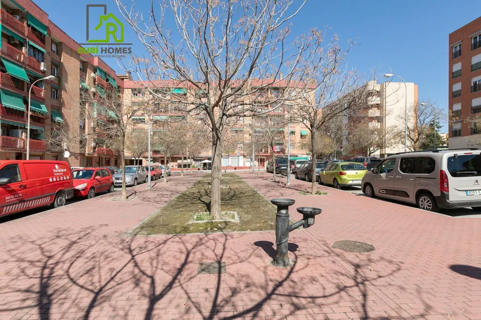 Piso con terraza y patio en Granada
