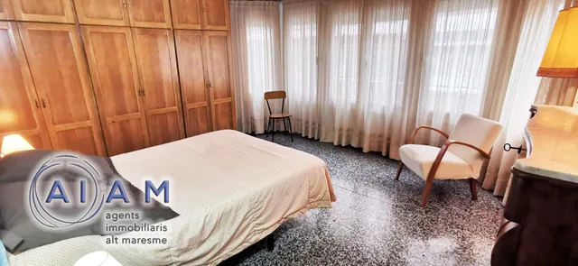 Edifidio con local y vivienda dúplex en carrer Església — 15