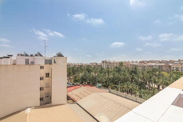 ATICO EN ESQUINA CON SOLARIUM PRIVADO: TU NUEVO OASIS PRIVAD