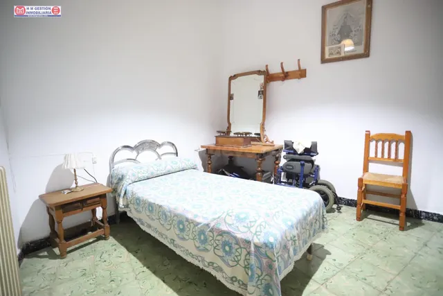 SE VENDE CASA EN PLENO CENTRO DE ALCÁZAR CON 240 m2 DE PARCE - foto 4