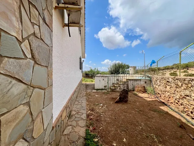 FINCA CON PISCINA, HUERTO, POZO Y VIVIENDA DE 3 PLANTAS — 3