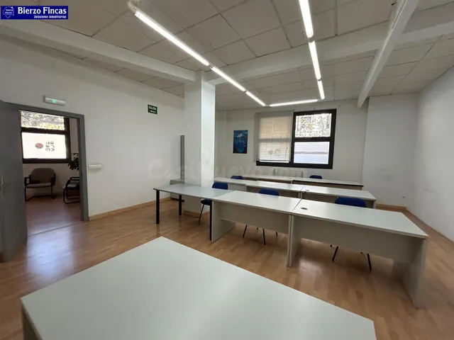 SE ALQUILA LOCAL COMERCIAL EN PONFERRADA - foto 3