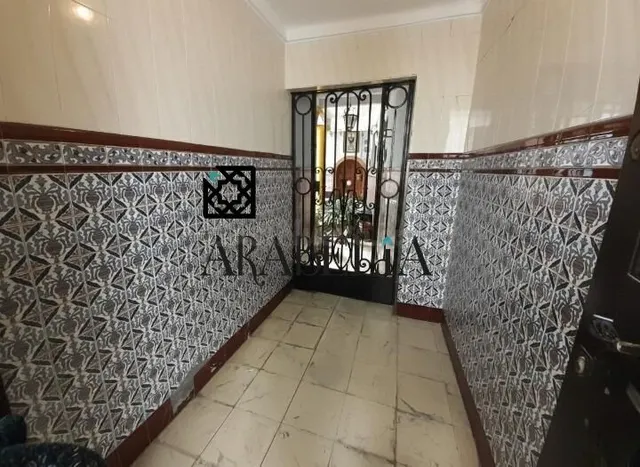 ¡JOYA HISTÓRICA EN ESQUINA! Casa Señorial con Garaje junto a - foto 2
