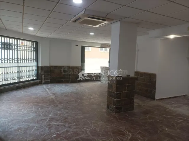 ALQUILER DE LOCAL COMERCIAL EN EL CENTRO DE ELCHE - foto 2