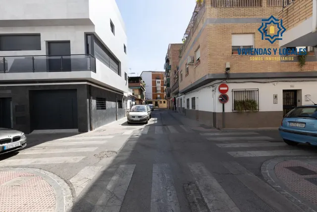 SE VENDE CASA SOLAR EN CALLE GUADALAJARA, EN EL ZAIDÍN. — 9