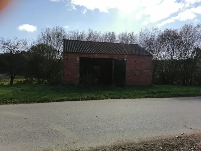 SE VENDE TERRENO CON ARBOLEDA Y UNA PEQUEÑA EDIFICACIÓN EN C - foto 2