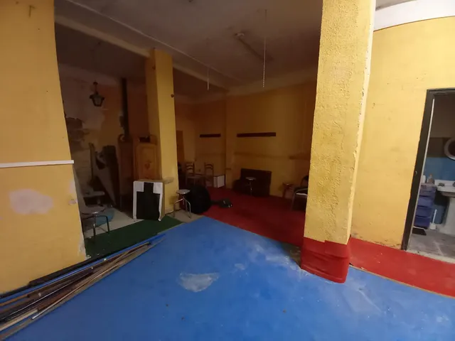 SE ALQUILA LOCAL — 5