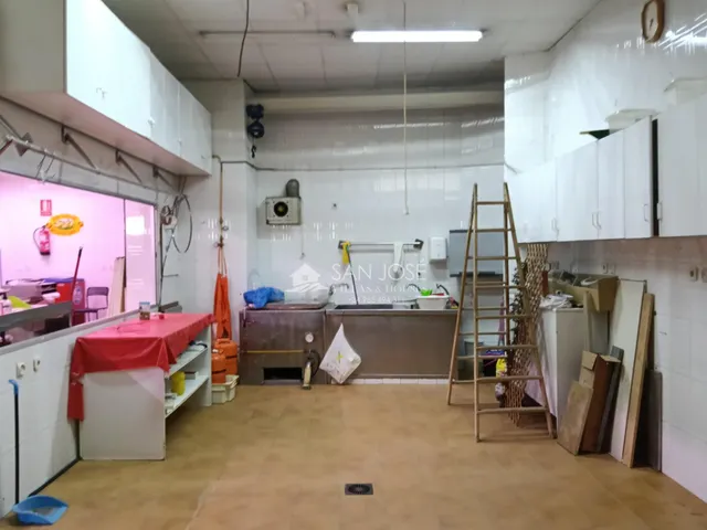 SE VENDE LOCAL COMERCIAL CON SOTANO PREPARADO PARA SUPERMERC - foto 3