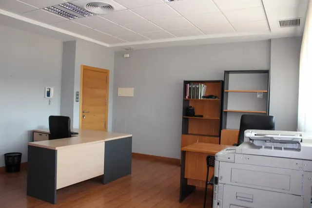 Oficina en venta en Zona Oeste — 24