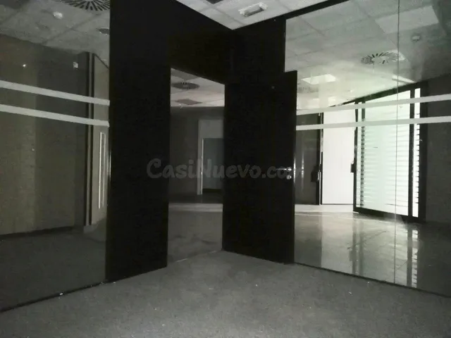 LOCAL COMERCIAL EN VENTA EN RENTABILIDAD EN C/ LOPEZ DE HOYOS 456. — 5