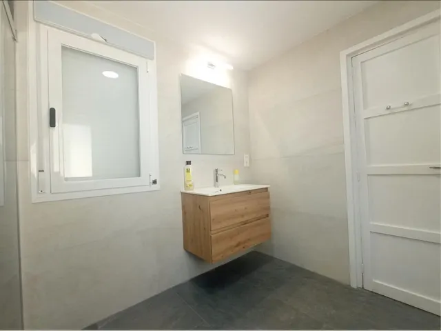 SE ALQUILA ESTUPENDO PISO AMUEBLADO — 16