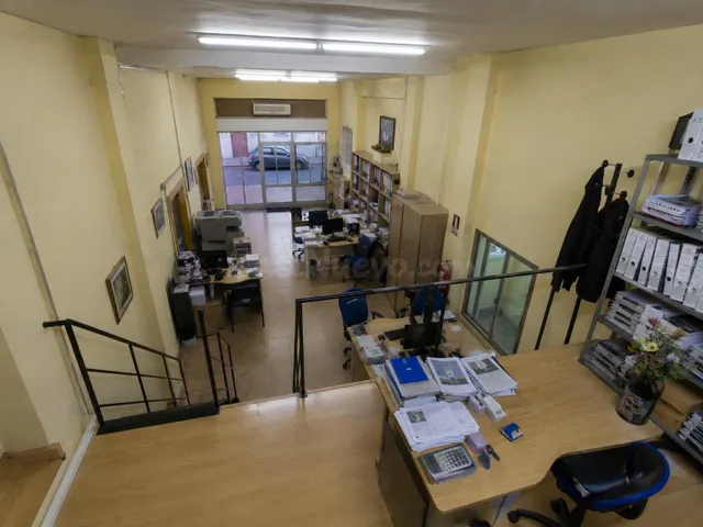¡LOCAL COMERCIAL CON ALTILLO EN UNA DE LAS MEJORES ZONAS DE  - foto 4