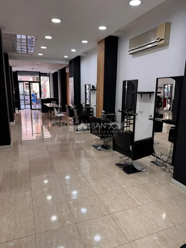 SE VENDE LOCAL COMERCIAL EN NOVELDA CON POSIBILIDAD DE VENTA - foto 3