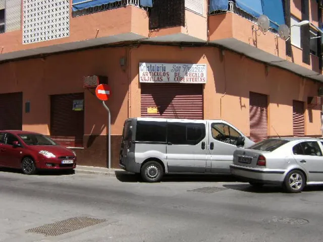 LOCAR HACIENDO ESQUINA FICCIA ,, con 5 escaparates JUNTO A C - foto 4