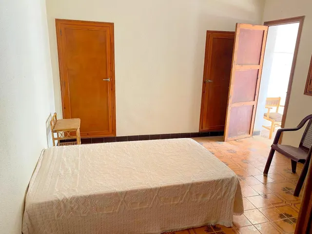 AMPLIA VIVIENDA CON PATIO Y GARAJE — 19