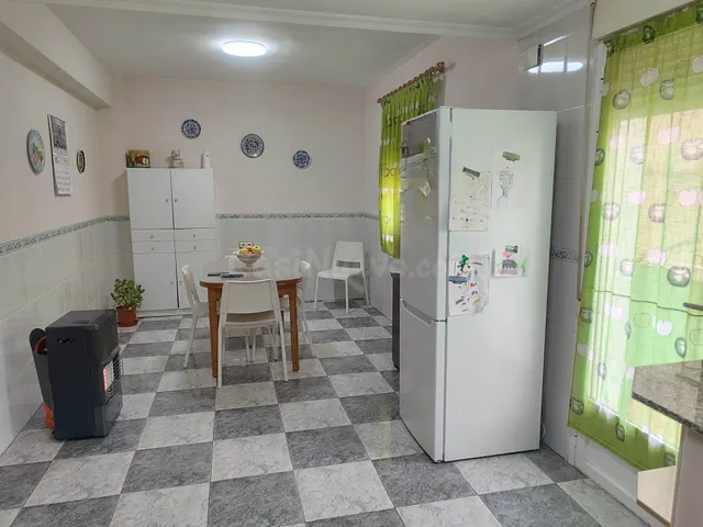 AMPLIA VIVIENDA EN EL CENTRO DE ALMANSA - foto 5