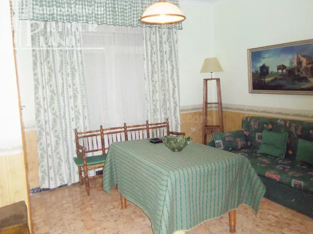 CASA EN ESQUINA CON 4 DORMITORIOS, JUNTO A PLAZA DE ESPAÑA - foto 2