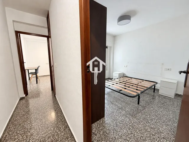 Ático en exclusiva totalmente reformado de 56 m2 con terraza en zona benalúa de Alicante: edificio con ascensor — 29
