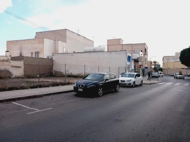 Solar comercial y residencial en Camino de Vera, Campohermos