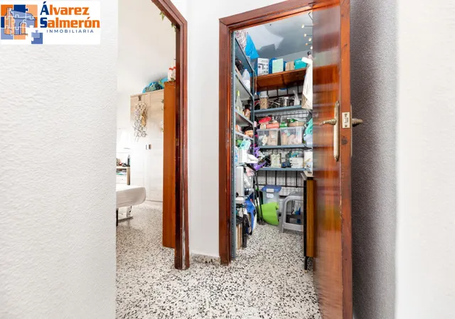 En Venta Piso de 4 dormitorios con ascensor, ideal para reformar a tu gusto. — 18