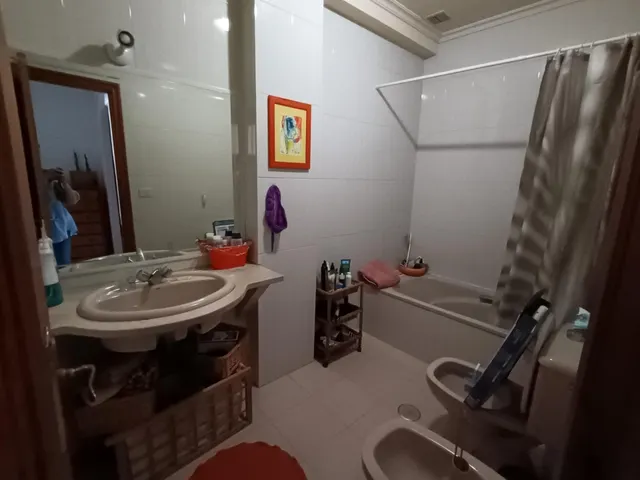 CASA PAREADA EN CAMBADOS con LOCAL COMERCIAL — 18