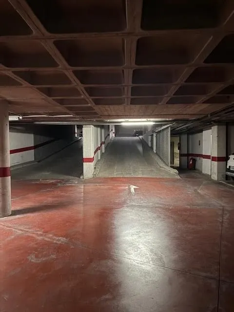 Alquiler de apartamento en el centro , junto a el Corte Ingles, 2 dormitorios, plaza de garaje y trastero — 42