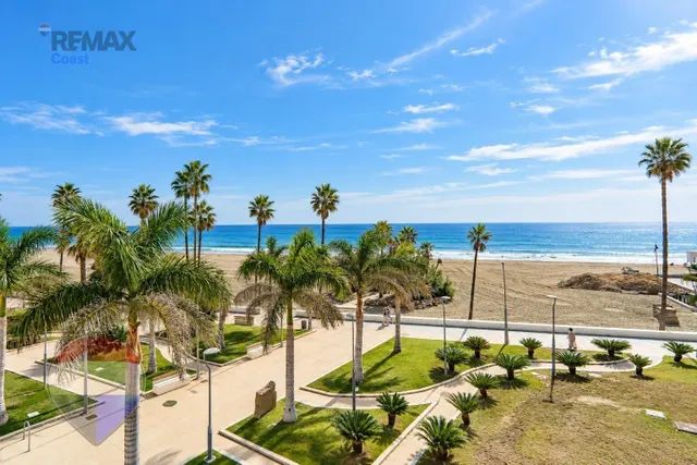 Dos apartamentos en uno, con espectaculares vistas al mar, junto al puerto deportivo de Estepona — 41