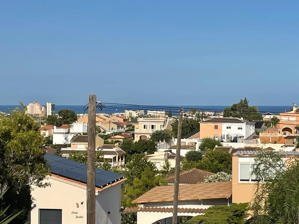 Casa con parcela en Los Balcones, Torrevieja. 5 dormitorios, 2 baños