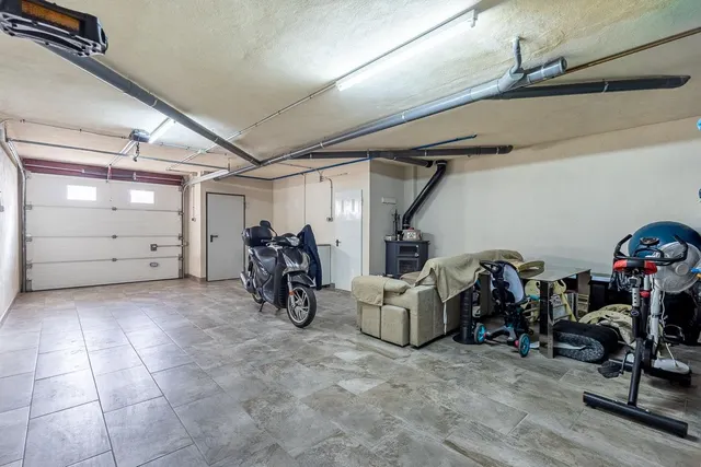 Amplia casa de 182 m2 con patio, gran sótano y a menos de 5 minutos del metro — 29