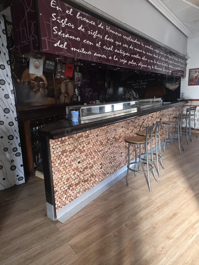 RESTAURANTE EN VENTA: OPORTUNIDAD ÚNICA EN BURGOS - foto 4