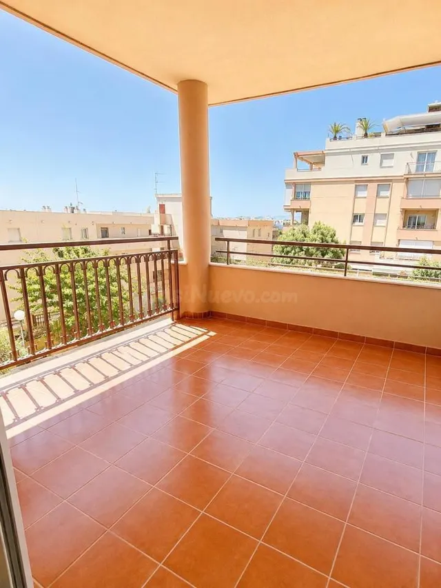 Venta de piso con tres dormitorios en Benalmádena Costa, Mál - foto 3