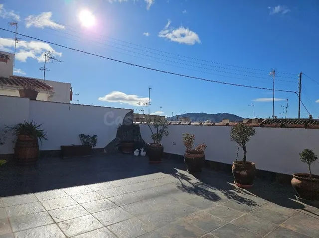 CASA GRANDE CON DOS PLANTAS INDEPENDIENTES Y TERRAZA CON BAR - foto 3