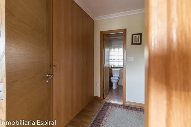 ¡Impresionante Chalet Familiar en Mogor, Marín! — 22