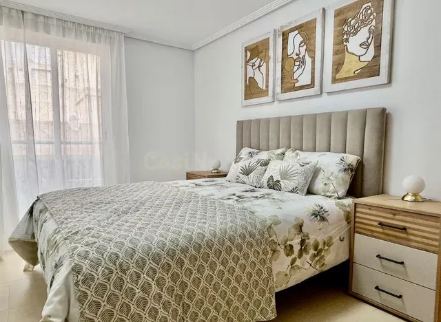 Apartamento con piscina comunitaria, Alicante, Torrevieja. 2 habitaciones, 53 m2, 1,4 kilómetros del mar — 21