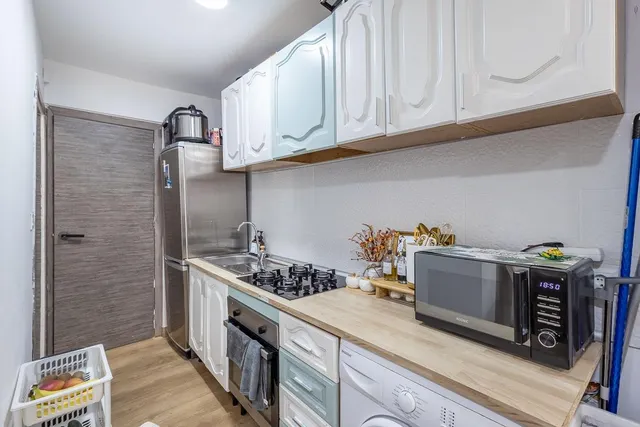 Local adaptado a vivienda en el Zaidin. — 8