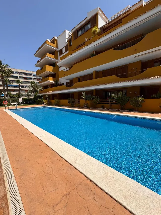 Apartamento con piscina comunitaria, Alicante, Torrevieja. 2 habitaciones, 80 m2, 500 metros del mar — 41