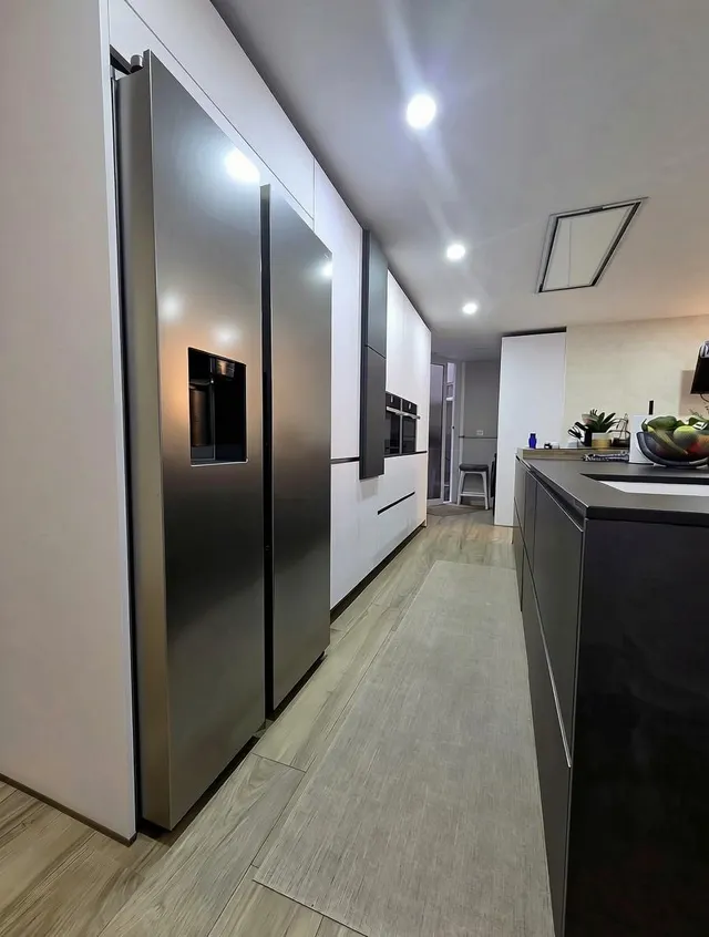 Exclusiva residencia de diseño en Primera Linea de Playa: luz mediterránea, amplias estancias y terraza frente al mar en la zona más codiciada de Málaga — 8
