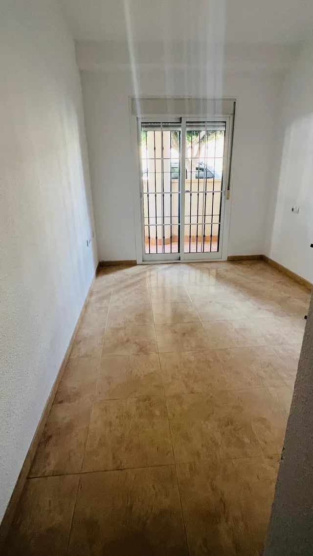 Piso en planta baja con terraza de 20 m2, piscina y garaje en Aguadulce, Roquetas de Mar — 10