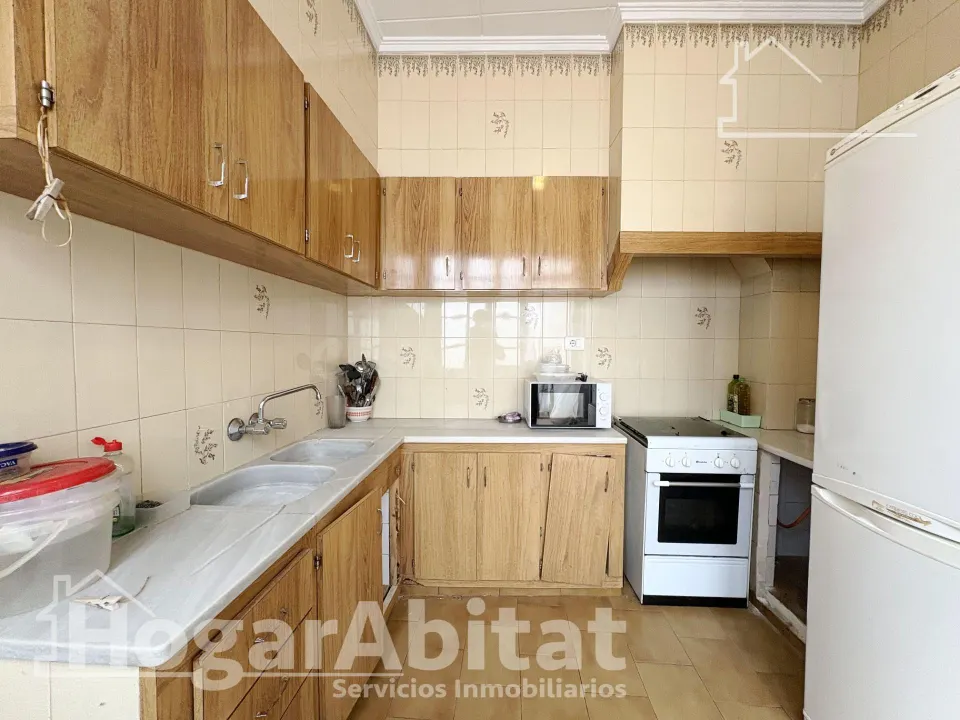 ¡Vistas a las montañas! Casa amplia y luminosa para reformar con patio y gran terraza