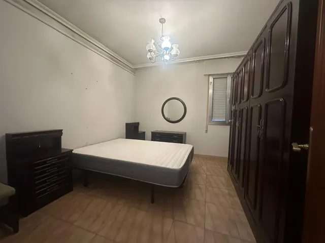 Venta: Amplio y Luminoso Piso en el Barrio de los Judíos. — 12