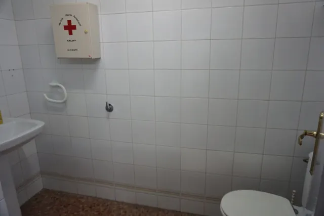 Estupenda entreplanta en planta primera, con montacargas. — 6