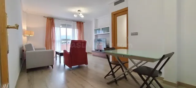 ALQUILER SÓLO DE TEMPORADA Piso de 3 dormitorios y 2 baños e